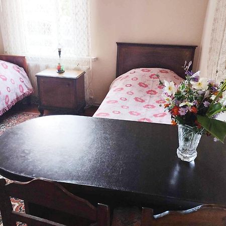 Guest House Tall Rooms Zugdidi Kültér fotó
