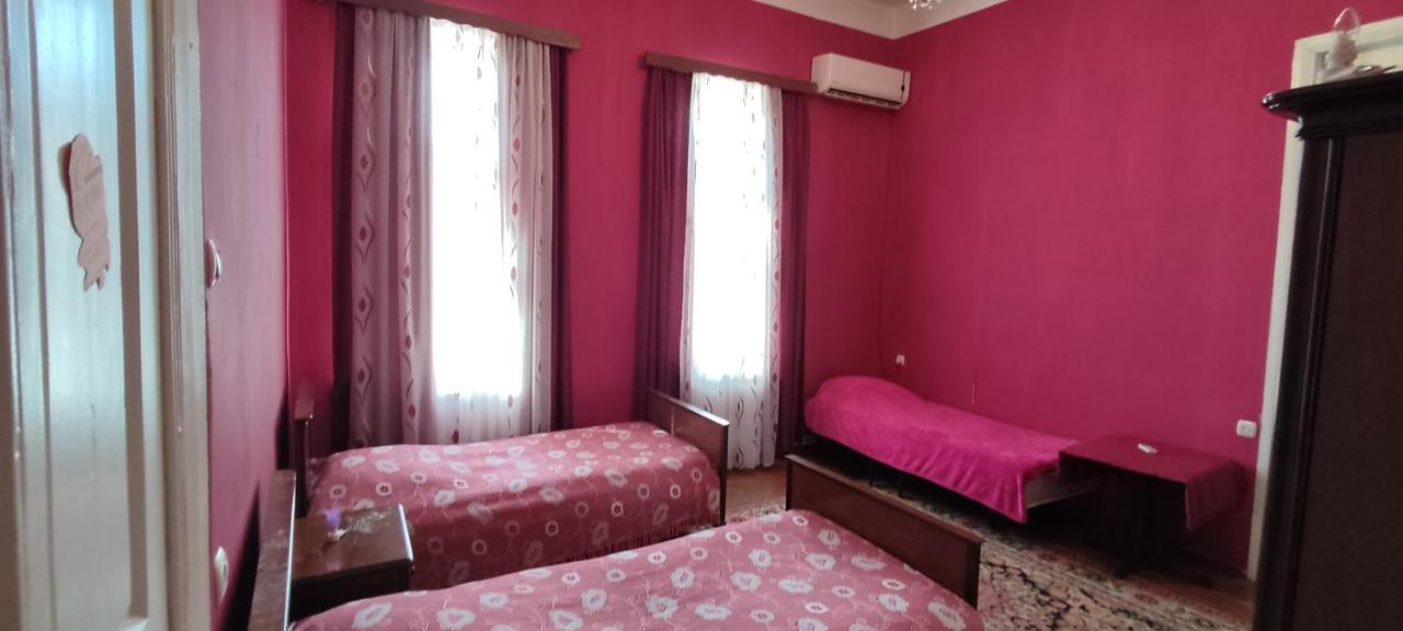 Guest House Tall Rooms Zugdidi Kültér fotó