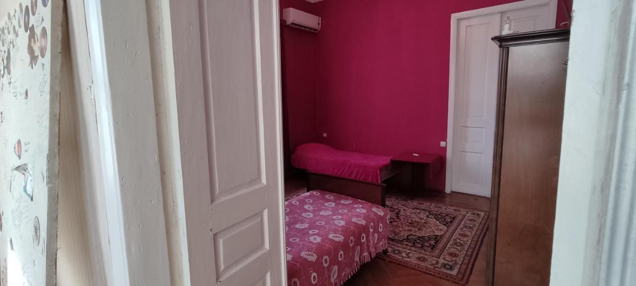 Guest House Tall Rooms Zugdidi Kültér fotó