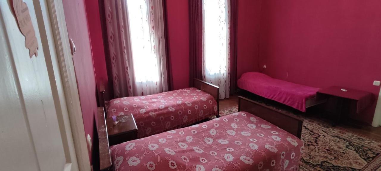 Guest House Tall Rooms Zugdidi Kültér fotó