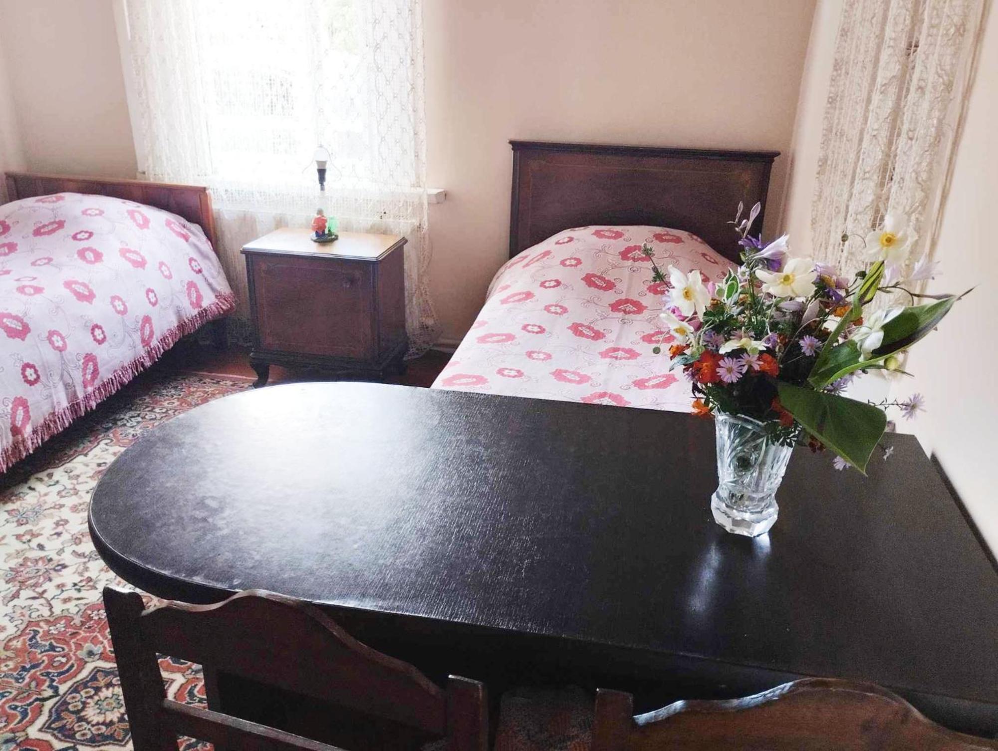 Guest House Tall Rooms Zugdidi Kültér fotó