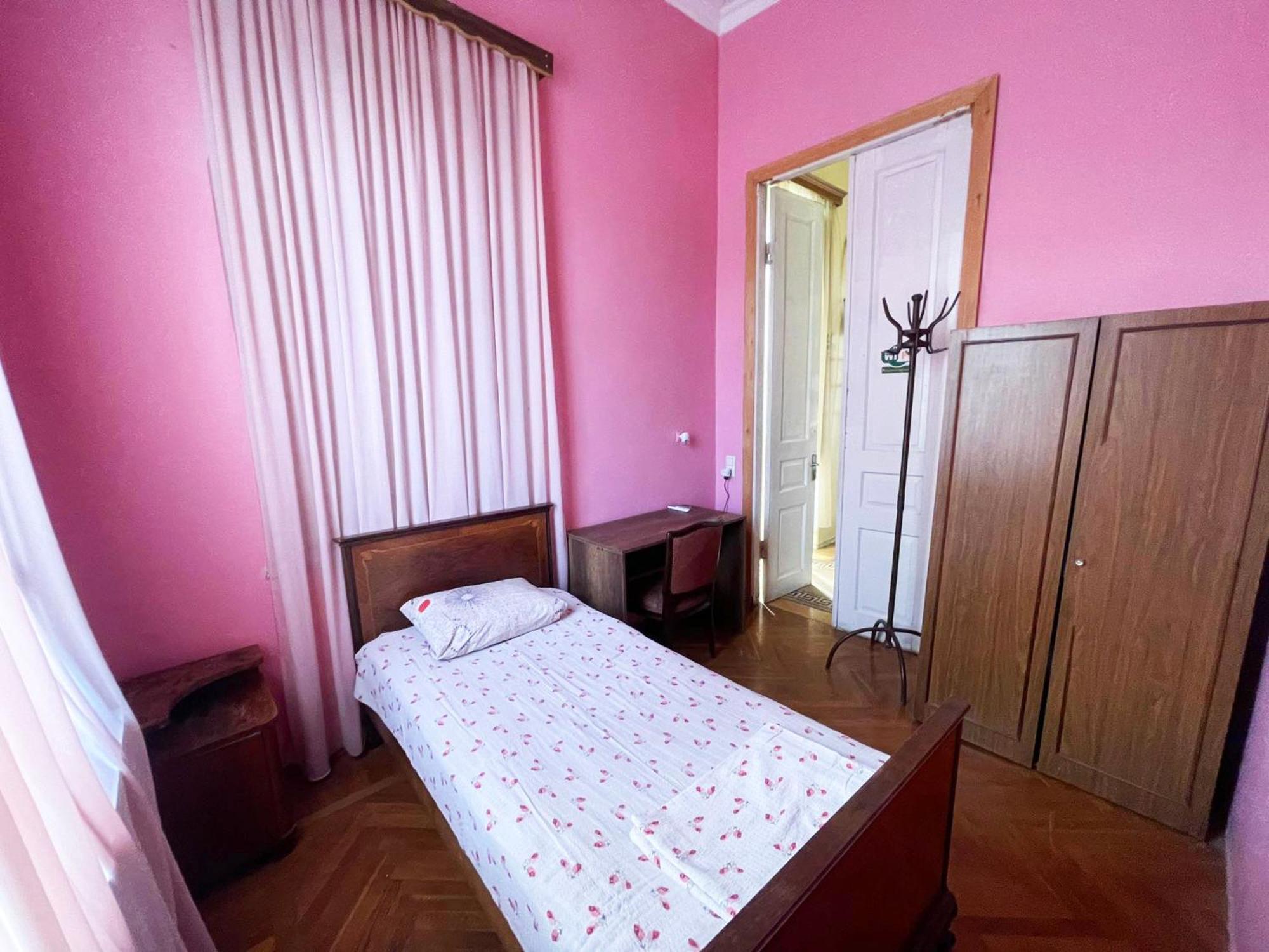 Guest House Tall Rooms Zugdidi Kültér fotó