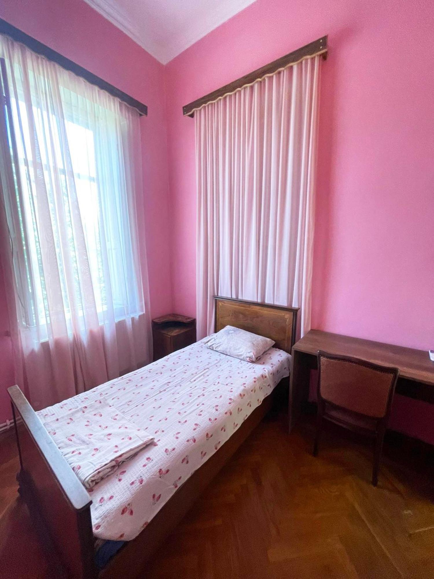 Guest House Tall Rooms Zugdidi Kültér fotó