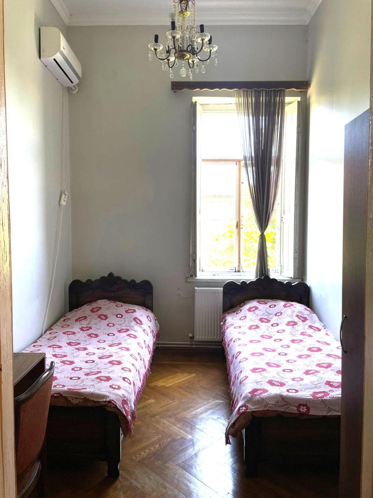 Guest House Tall Rooms Zugdidi Kültér fotó